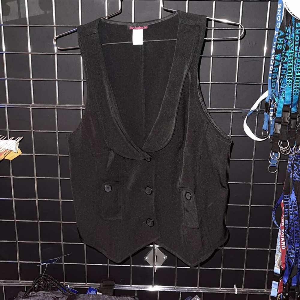 Collar red vest with large button pockets